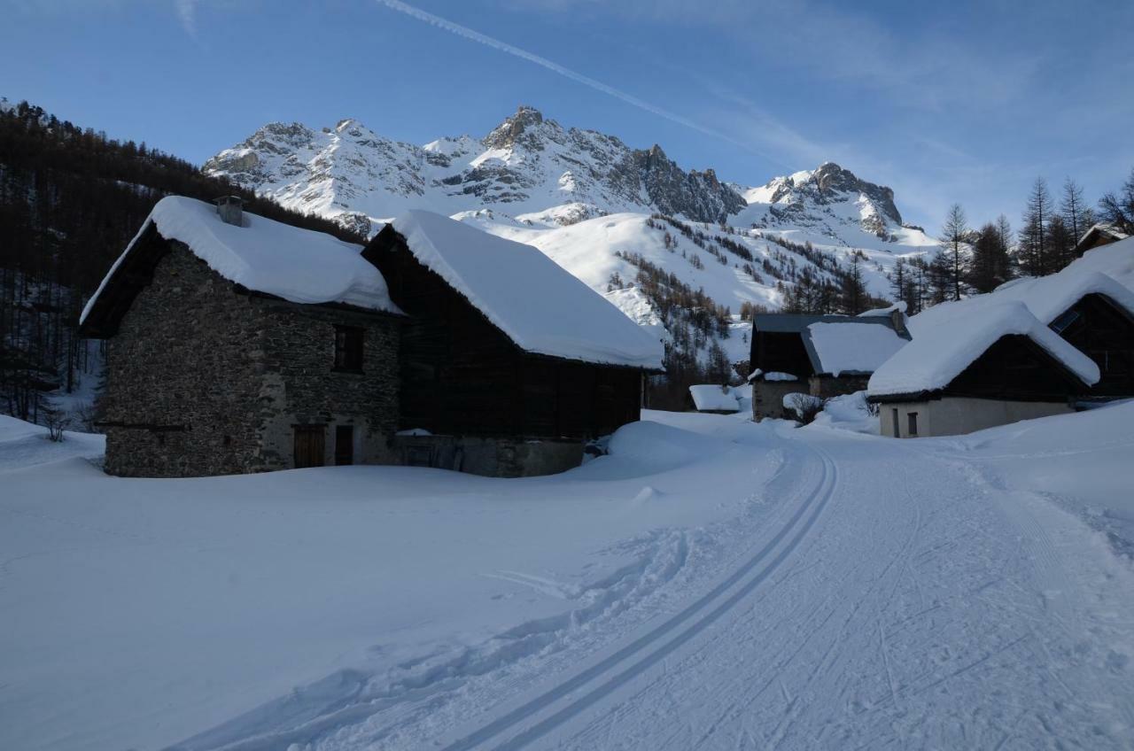 Appartement Dans Maison Entre Savines Et Embrun Crots Luaran gambar